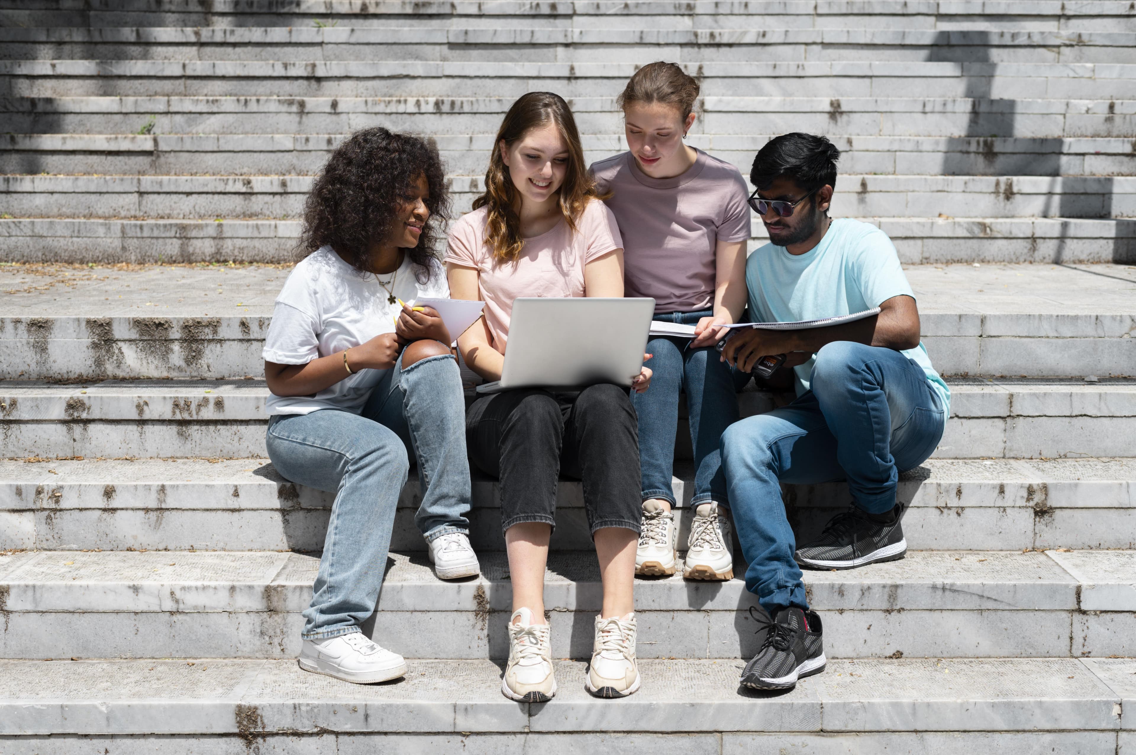 Jovens da FULBEAS reunidos em atividade